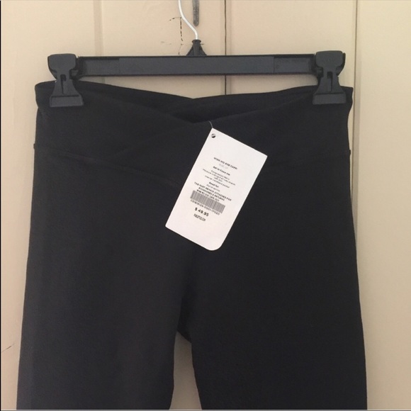Fabletics Winn powerhold crop capri legging - Picture 4 of 4